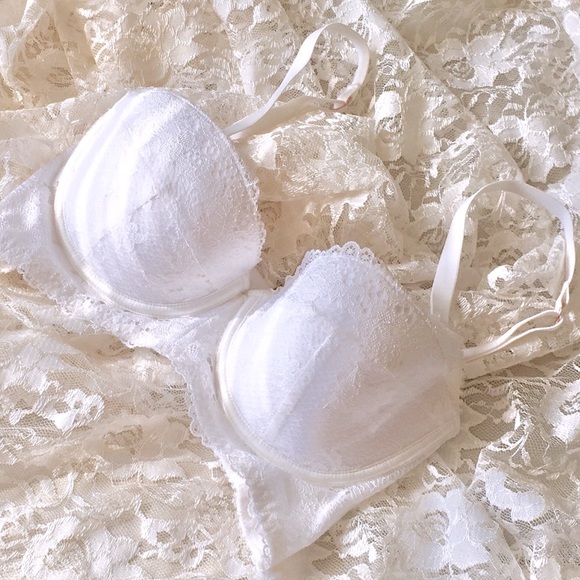 White Lace Bra 32C 💋 - Picture 2 of 7